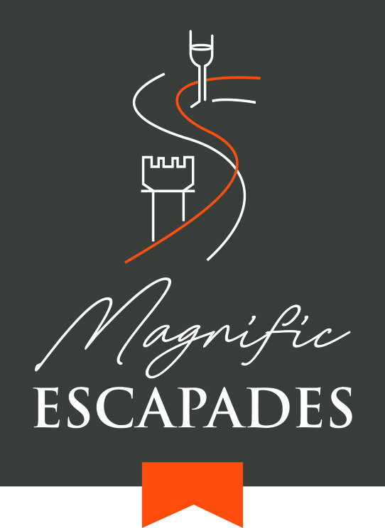 logo Magnific Escapades